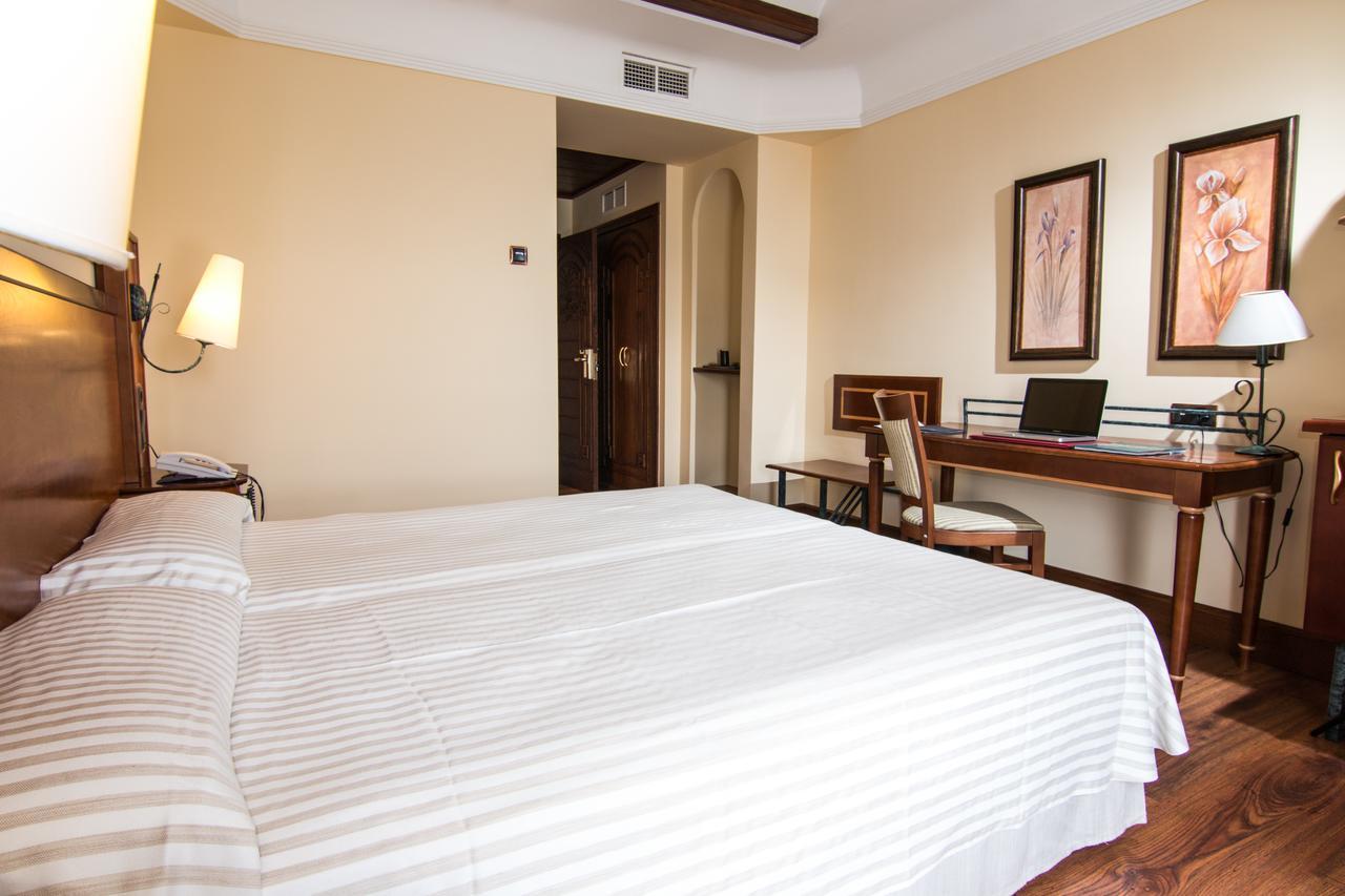 Hotel Abades Гвадикс Экстерьер фото